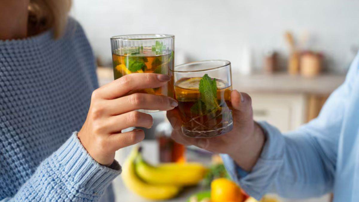 https://www.jagranimages.com/images/newimg/24052025/24_05_2025-natural_drinks_for_thyroid_23945553.jpg