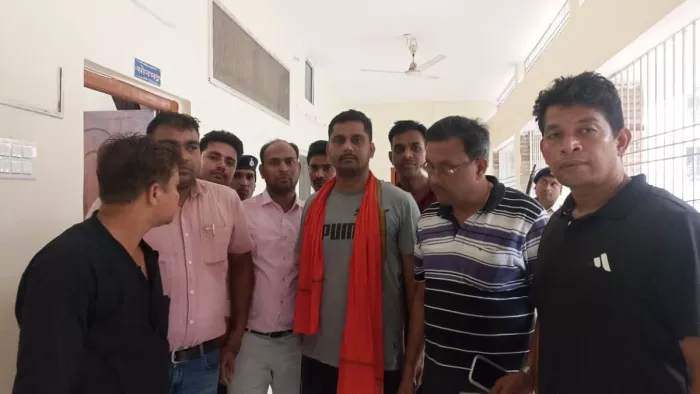 CO ऑफिस का डाटा ऑपरेटर दाखिल-खारिज के एवज में ले रहा था रिश्वत