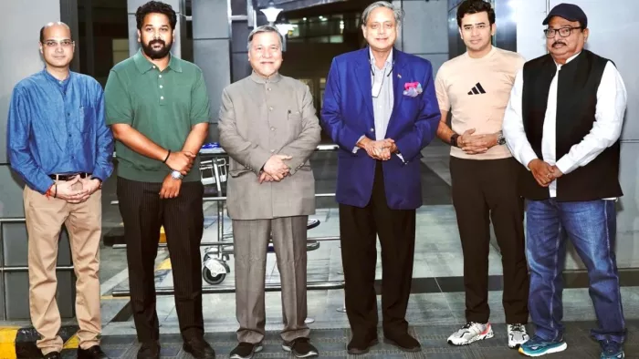 शशि थरूर के नेतृत्व वाला प्रतिनिधिमंडल अमेरिका रवाना (फोटो- एएनआई)