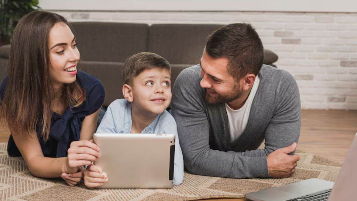 https://www.jagranimages.com/images/newimg/24052025/24_05_2025-working_parents_tips_23945946.jpg