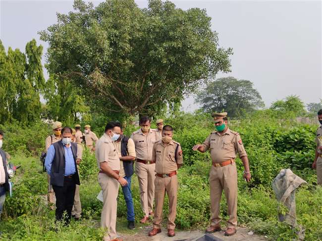 murder in bareilly after killing a coca cola employee in bareilly the dead body was thrown at the sleeper plant of the railways