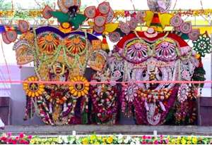 स्नान विधि सम्पन्न होने के बाद गजानन वेश में सुसज्जित प्रभु जगन्नाथ, प्रभु बलभद्र एवं देवि सुभद्रा