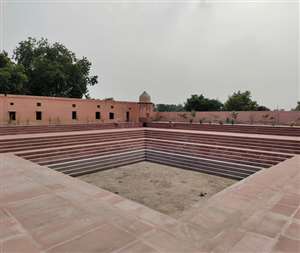 गांव के लोगों ने 150 साल पुराने इस तालाब को नव जीवन दिया है।