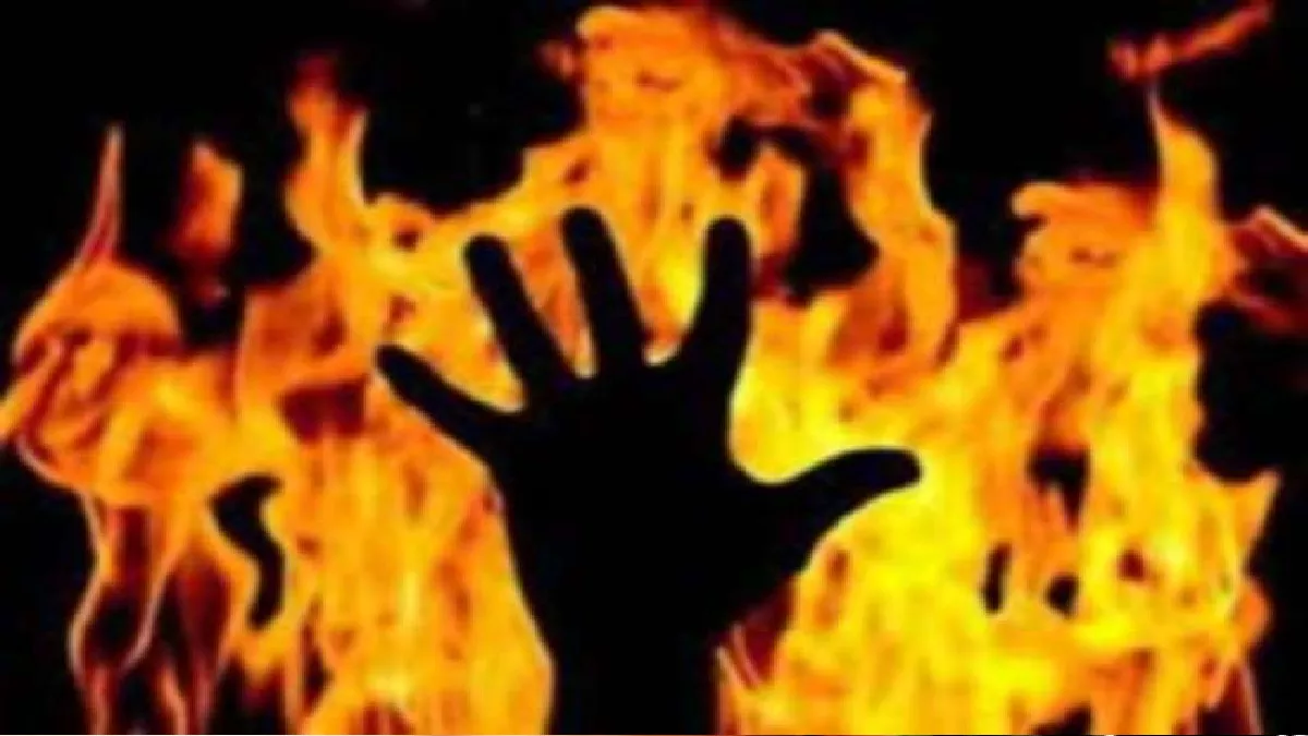 Kushinagar News: पति ने पत्नी और बच्चों को जिंदा जलाया, मां-बेटे की मौत, बेटी का चल रहा इलाज