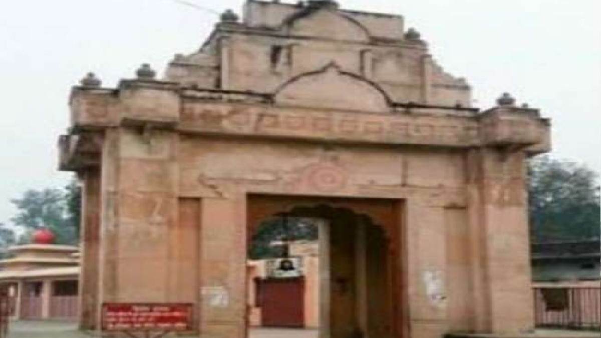 Famous Temples in Bareilly: कैंट क्षेऋ में स्थि‍त धोपश्‍वर नाथ मंदिर।