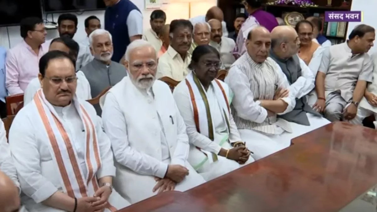 President Election 2022 : द्रौपदी मुर्मू ने दाखिल किया राष्ट्रपति पद का नामांकन, सोनिया गांधी-ममता बनर्जी और शरद पवार से मांगा समर्थन