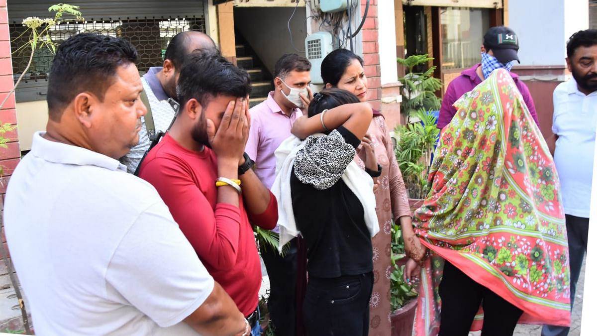 जालंधर के अर्बन एस्टेट में मसाज पार्लर पर पुलिस की छापामारी से अफरातफरी