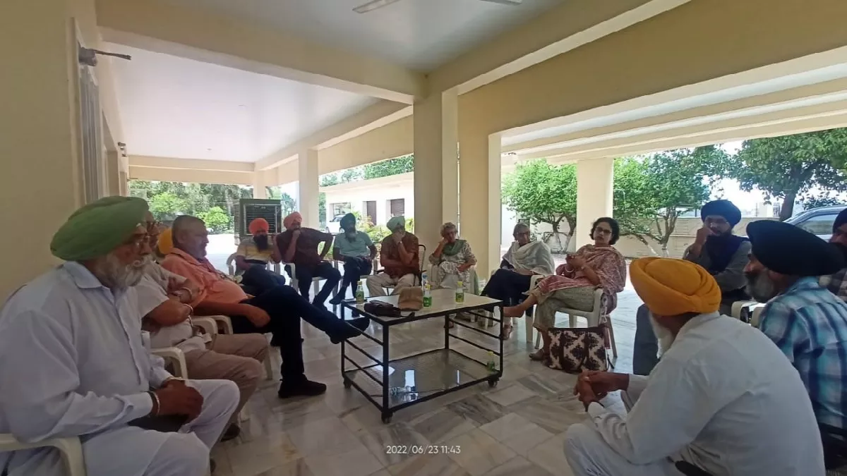 पर्यावरण प्रेमियों ने मत्तेवाड़ा में बैठक कर बनाई संघर्ष की रणनीति, बोले- मत्तेवाड़ा में प्रस्तावित औद्योगिक पार्क को शिफ्ट करे सरकार