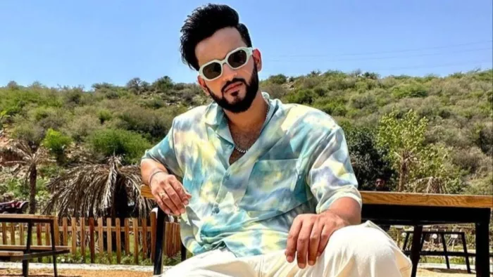 Bigg Boss OTT 2 Fukra Insaan Abhishek Malhan falls in love with Jiya Shankar