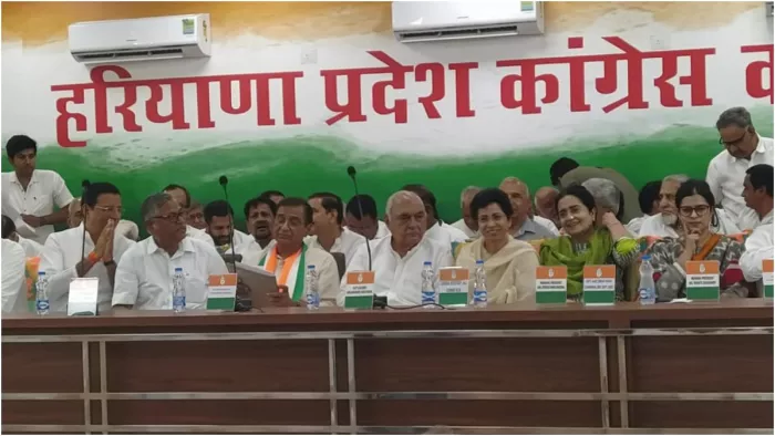 हरियाणा कांग्रेस में फिर दिखी गुटबाजी, दीपक बाबरिया के सामने हुई नारेबाजी; कुमारी सैलजा बैठक से बाहर निकलीं