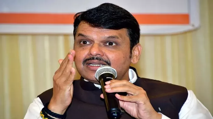 देवेंद्र फडणवीस ने उद्धव ठाकरे पर साधा निशाना।