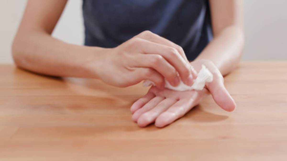 https://www.jagranimages.com/images/newimg/24062023/24_06_2023-sweating_tips_23450522.jpg