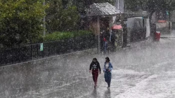 हिमाचल प्रदेश के कुछ जिलों में जमकर बरसे बदरा