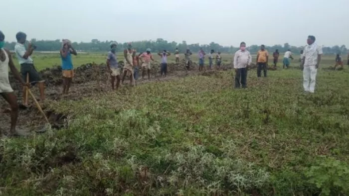 MGNREGA में बड़ा गड़बड़झाला! एक ही जमीन में खोद डाले आठ पोखर, ऐसे खुली पोल (फाइल फोटो)