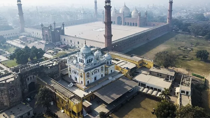 लाहौर स्थित महाराजा रंजीत सिंह की समाधि (फाइल फोटो)