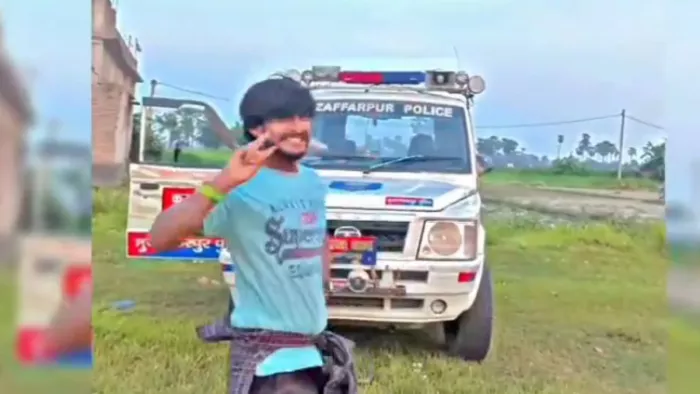 पुलिस की गाड़ी के सामने रील्स बनाना पड़ा महंगा