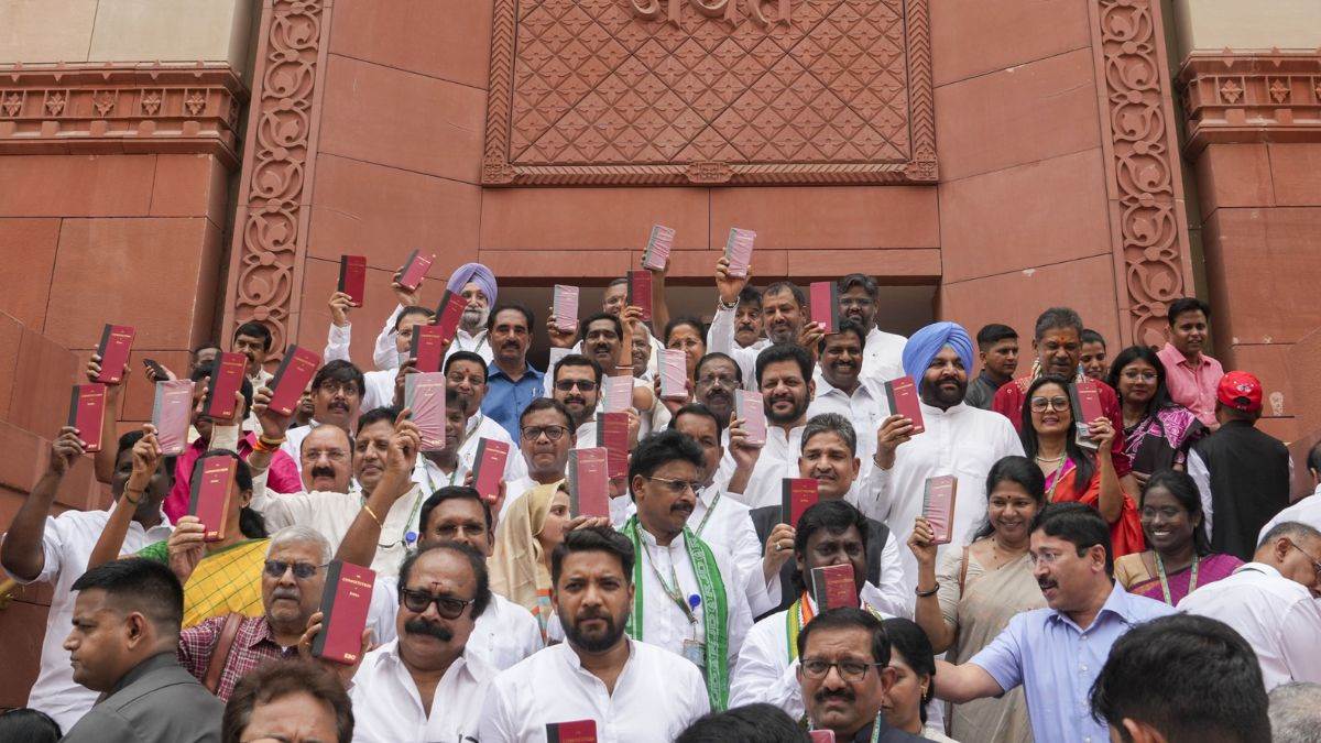 https://www.jagranimages.com/images/newimg/24062024/24_06_2024-sansad_23745816.jpg