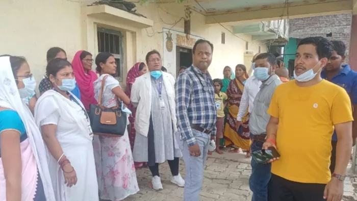 Sheikhpura News: डीहकुसुम्भ गांव में तैनात मेडिकल टीम।