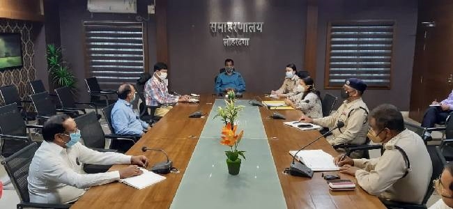 dc done review meeting with officers - Jharkhand Lohardaga Local News