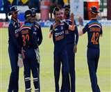 भारतीय क्रिकेट टीम के खिलाड़ी जश्न मनाते हुए (एपी फोटो)