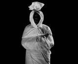 इंडो‍नशिया में प्रतिबंधों को लागू करने के लिए पुलिस ने खोजा ये तरीका। फाइल फोटो।