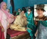 जवान बेटे की शहादत की खबर सुनकर विलाप करती मां और इनसेट में कमल देव वैद्य।
