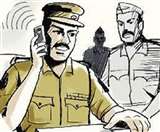 मुख्य गेट में लगे ताले को लोहे की राड से तोडऩे का प्रयास करने पर वह नहीं टूटा