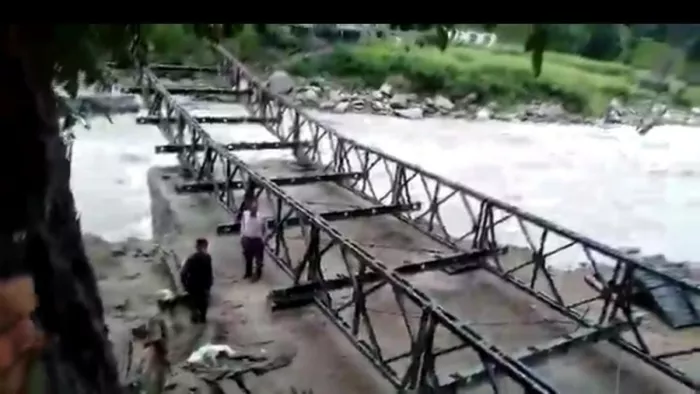एनएचआइडीसीएल के जरिये ही दोनों तरफ की एबेंडमेंट बन रही है और उसके ऊपर सेना बैली ब्रिज बना रही है।