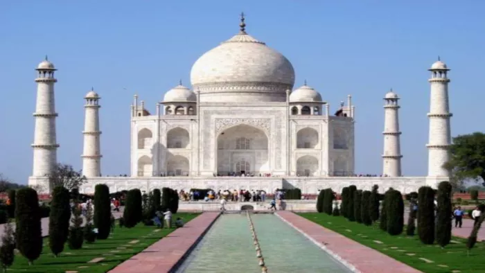 Short Trip Agra: आगरा में ताजमहल के साथ कई अन्य स्मारकों को देख सकते हैं।