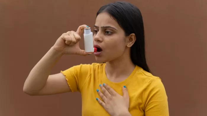 Monsoon And Asthma: मानसून सीजन में अस्थमा के मरीज ऐसे रखें अपना ख्याल