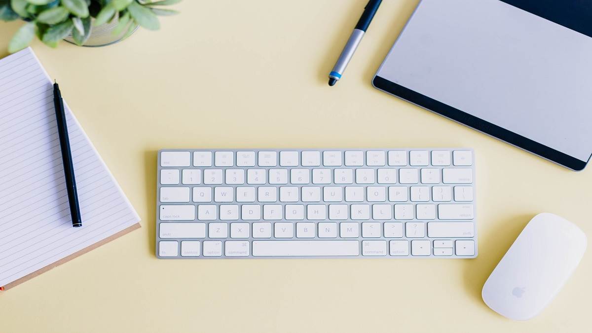 Best Wireless Keyboards: टाइपिंग स्पीड है बढ़ानी? काफी काम आएंगे ये कीबोर्ड, तेजी से कम करते हैं काम का लोड