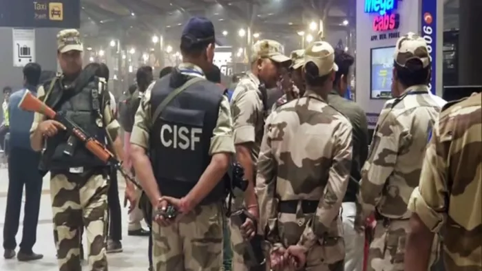हवाईअड्डे पर सुरक्षा कर्मियों की संख्या बढ़ाने के लिए CISF गृह मंत्रालय से कर रही बात।