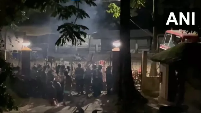 मेघालय के मुख्यमंत्री कोनराड संगमा के कार्यालय पर भीड़ का हमला, 5 सुरक्षाकर्मी घायल। फोटो: एएनआई।