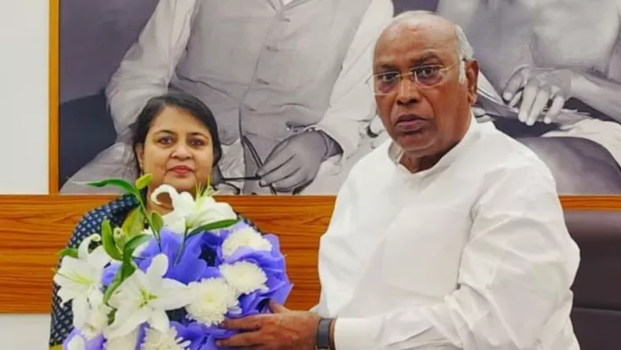 डॉ. शरवत जहां फातिमा को बनाया बिहार महिला कांग्रेस का अध्यक्ष। फोटो- फेसबुक
