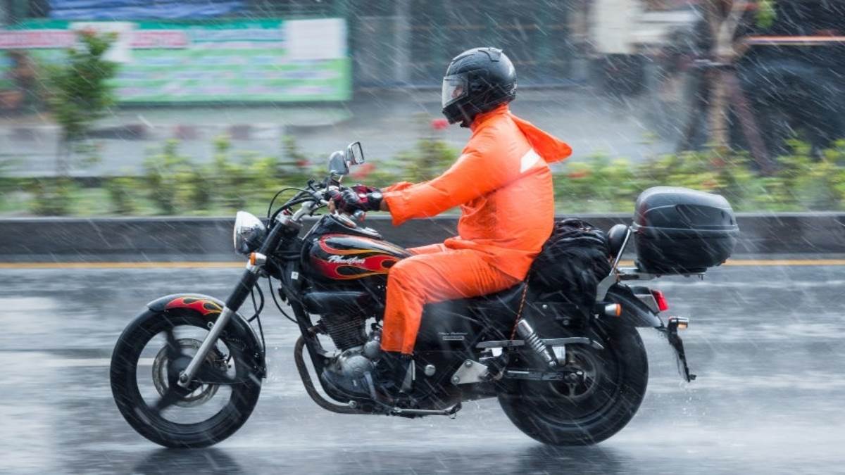 https://www.jagranimages.com/images/newimg/24072024/24_07_2024-bestmensraincoats_23764961.jpg