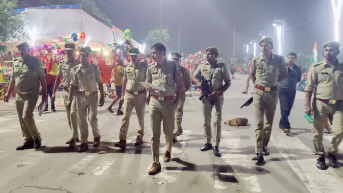 Kanwar Yatra: एसपी सिटी समेत अन्य पुलिसकर्मी हाईवे पर गश्त के दौरान।
