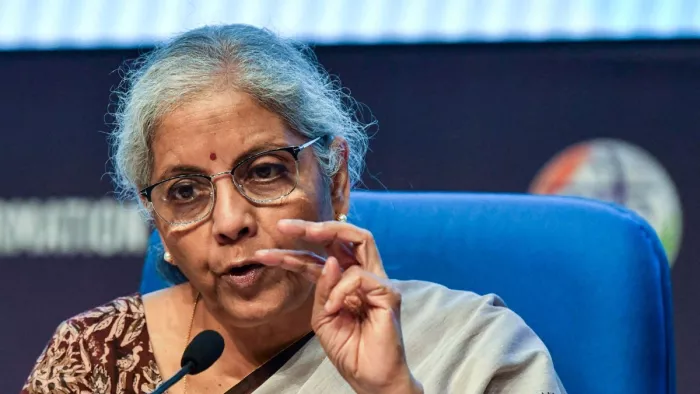 वित्त मंत्री निर्मला सीतारमण बजट के बाद प्रेस कॉन्फ्रेंस को संबोधित करती हुईं। फोटो-एएनआई।