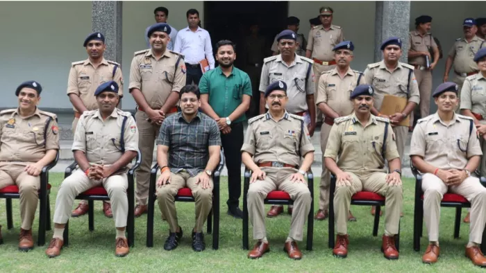 कांवड़ यात्रा को लेकर गोष्ठी के आयोजन में यूपी व उत्तराखंड के अधिकारी आए साथ