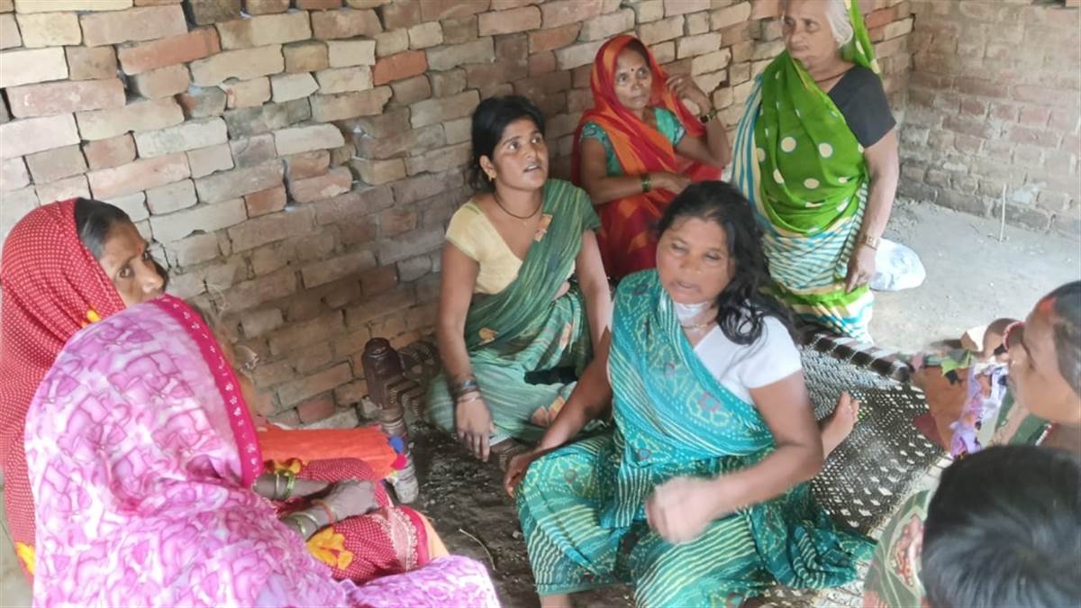 jaunpur news wife kills husband in mumbai with lover buries body