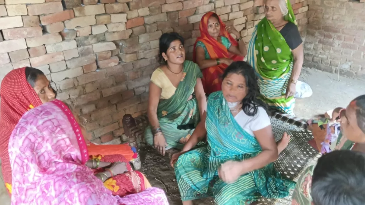 Jaunpur News: बेटे की मौत से बेसुध हुई मां, बहू व उसके प्रेमी के लिए मांग रही फांसी की सजा