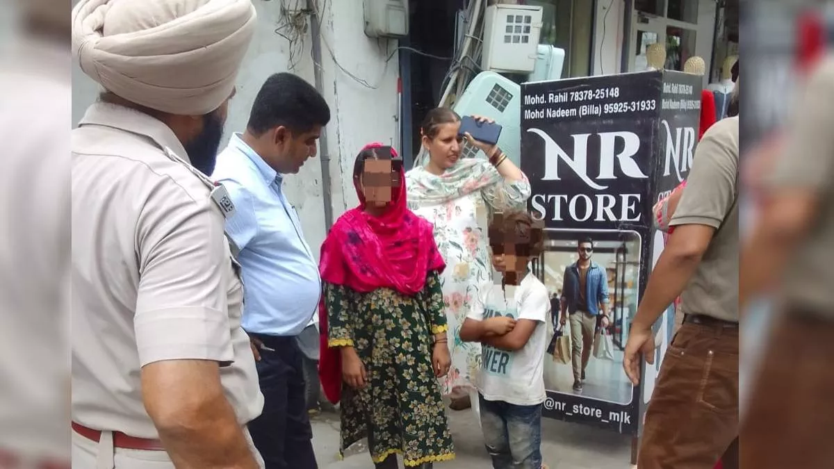 Punjab News: सड़कों पर भीख मांग रहे 8 बच्चों को किया रेस्क्यू, काउंसलिंग के बाद परिजनों को सौंपे