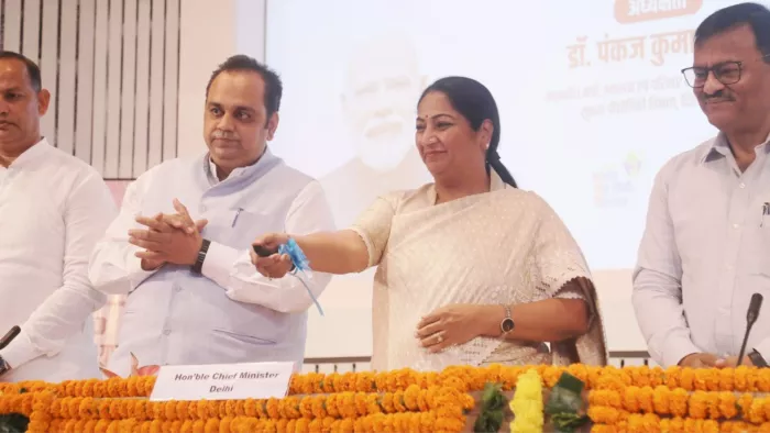 सीएम रेखा गुप्ता ने दिल्ली वासियों को एक और बड़ा तोहफा दिया। (फोटो- ध्रुव कुमार)