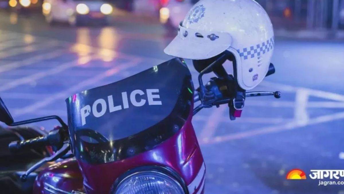ncr faridabad fake policeman robs marble trader of rs 2 lakh gold chain