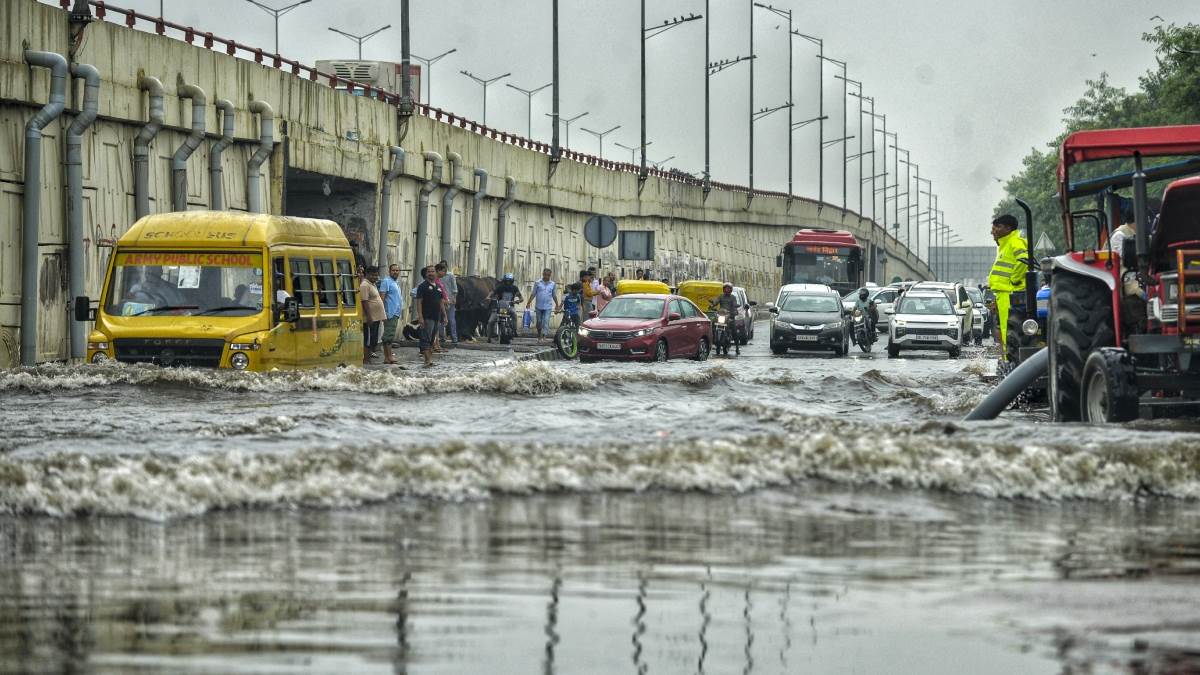 india weather update heavy rainfall alert in delhi mumbai himachal pradesh