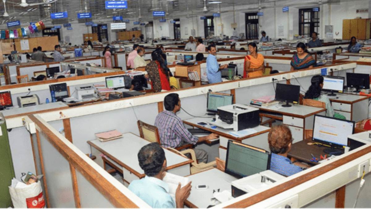 https://www.jagranimages.com/images/newimg/24072025/24_07_2025-government_employees_23993518.jpg