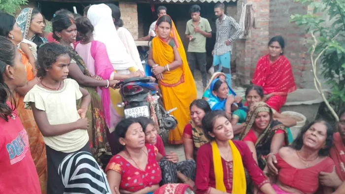 हाइटेंशन तार की चपेट में आने से दो की मौत, एक घायल
