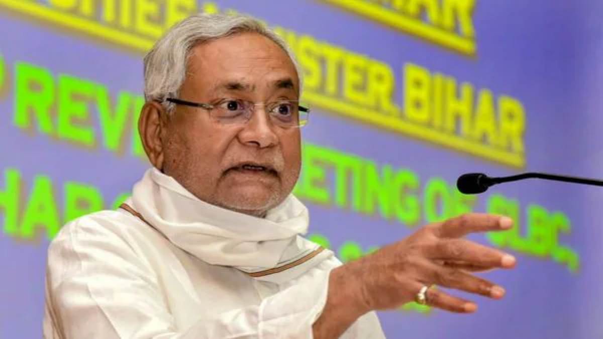 jdu issues show cause notice to mp giridhari yadav over evm remarks