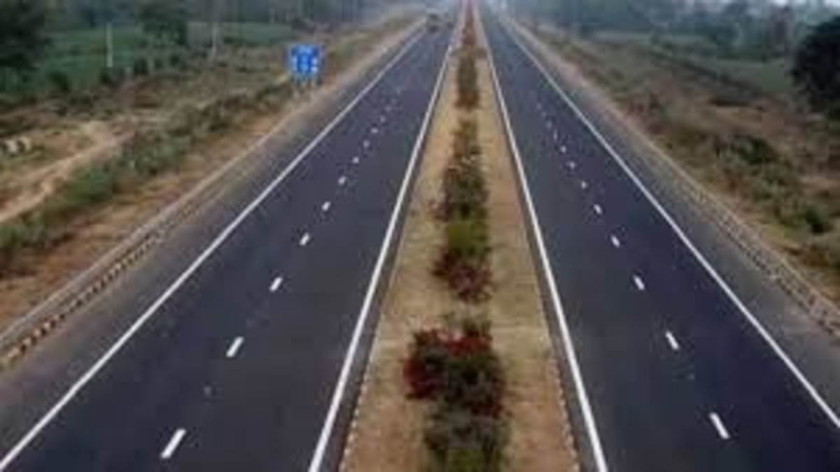 https://www.jagranimages.com/images/newimg/24072025/24_07_2025-road_23993386.jpg