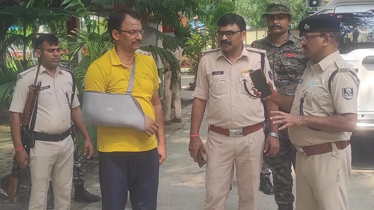 Samastipur News: विभूतिपुर में पुलिस टीम पर हमला, थानाध्यक्ष का हाथ टूटा, दो अन्य पुलिसकर्मी गंभीर रूप से जख्मी
