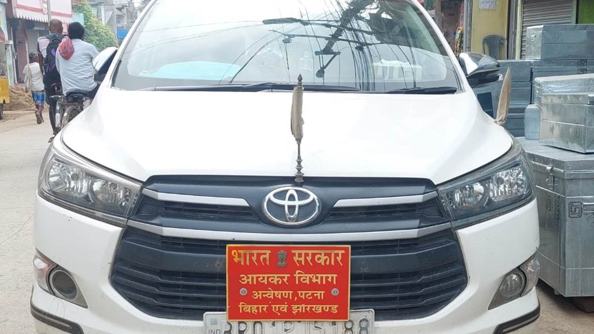 De Dana Dan Raid in Bihar: more than 200 officers raided In Bhagalpur alone, investigation on the houses of a dozen traders - बिहार में दे दना दन Raid: अकेले भागलपुर में